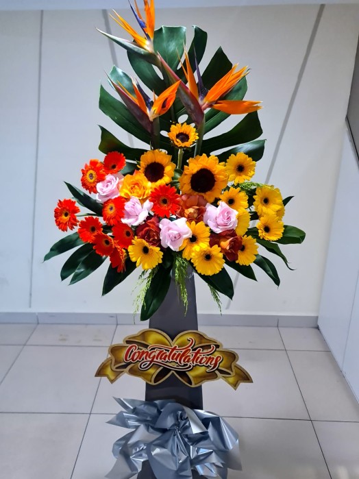 Opening flowers arrangements 12