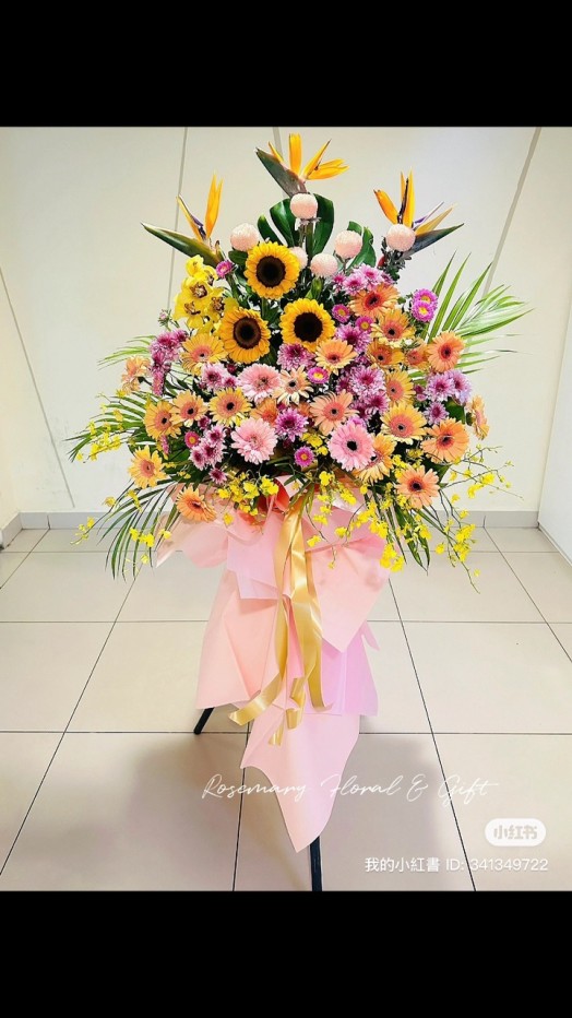 Opening flowers arrangements 18