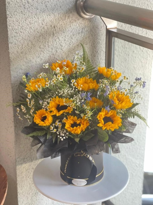 Sunny Smiles Blooms Box - Image 2