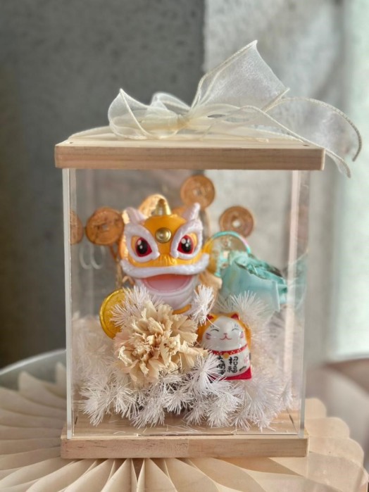 Fortune & Blessings Preserved Blooms Acylic Box