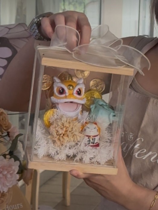 Fortune & Blessings Preserved Blooms Acylic Box - Image 2