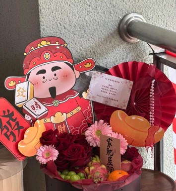 God of Wealth Floral & Fruit Box